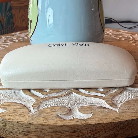 👓Calvin Klein Hard Glasses Case in White & Black w/Velvet Interior, EUC, Clean! - Picture 2 of 10